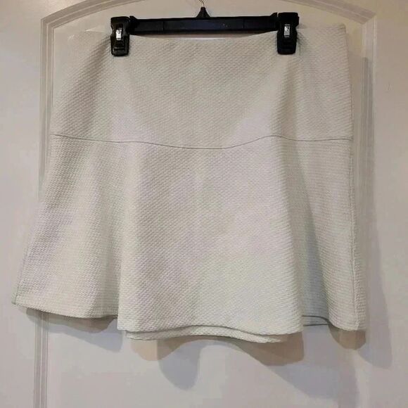 BANANA REPUBLIC WOMEN'S WINTER WHITE POLY/SPANDEX WAFFLE KNIT A-LINE SKIRT EUC - Picture 2 of 10